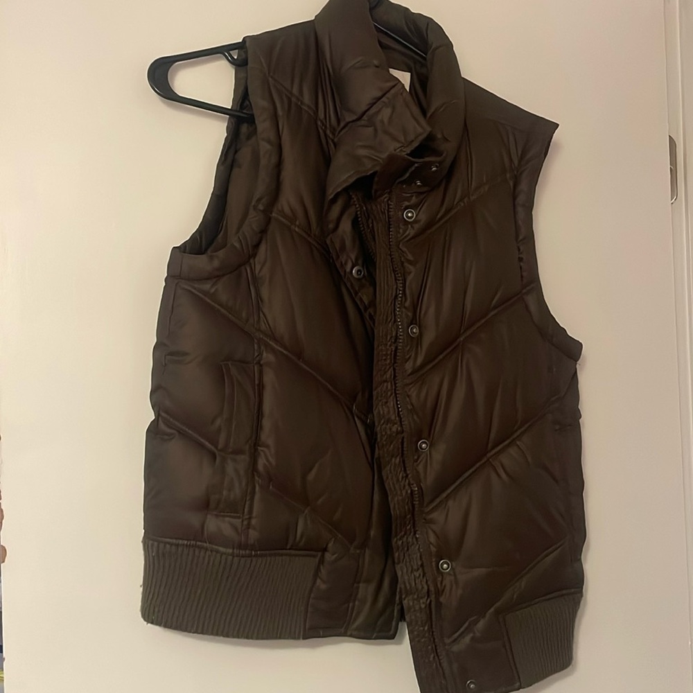 Gap puffer vest 
small
brown